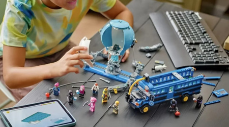 Конструктор 3037 Боевой автобус Фортнайт