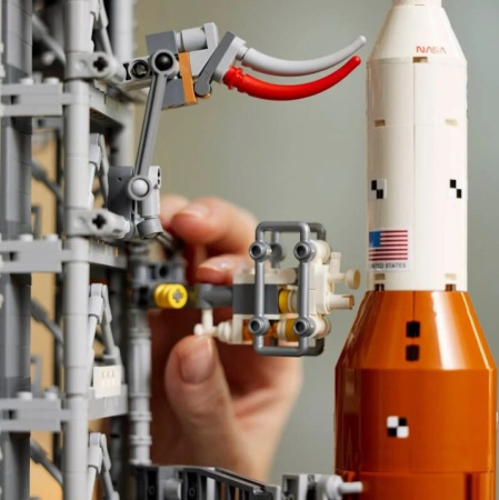 Конструктор 68009 Космическая стартовая система NASA Артемида